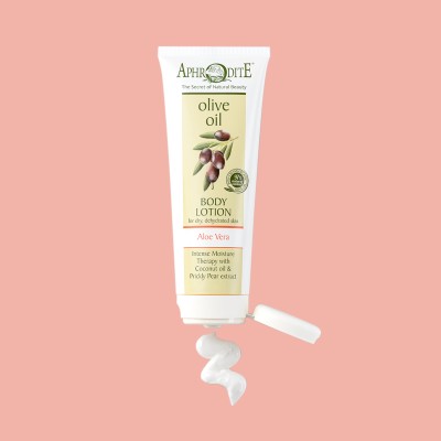 "Lightweight texture of the Aphrodite aloe vera body lotion for dry skin "
